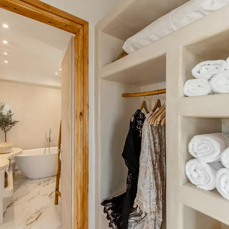 Naxos Beachwalk Plaka فيلة